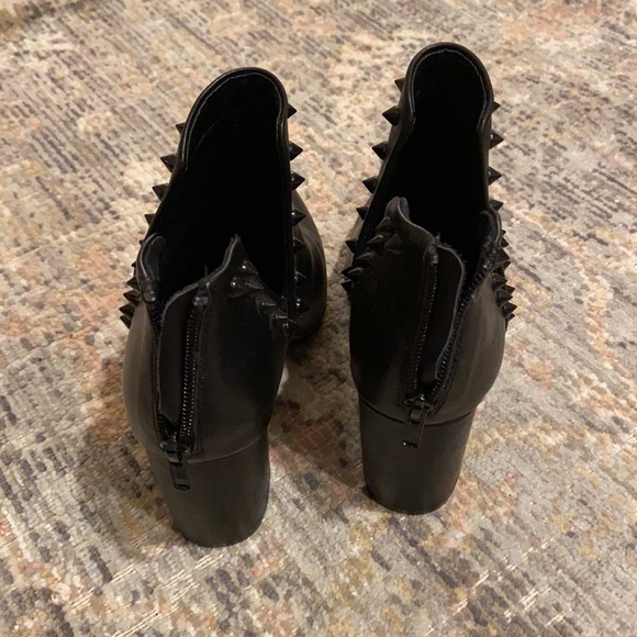 Brand New Studded Leather Steve Madden Booties 8 - Picture 4 of 5